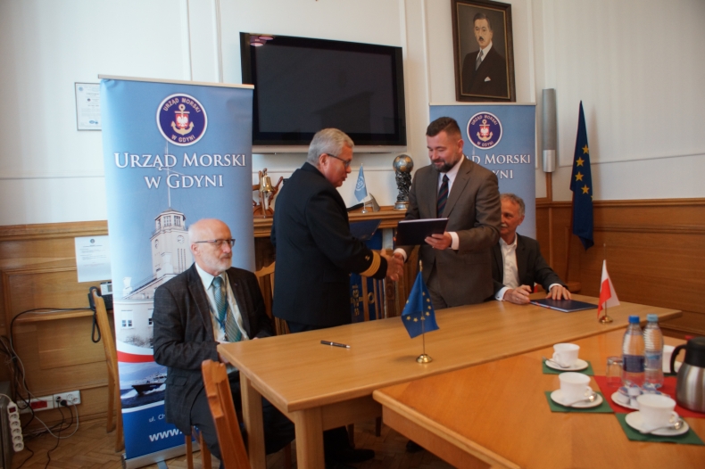 Podpisanie umowy na roboty budowlane w ramach projektu „Ochrona brzegów morskich w rejonie Półwyspu Helskiego” - GospodarkaMorska.pl