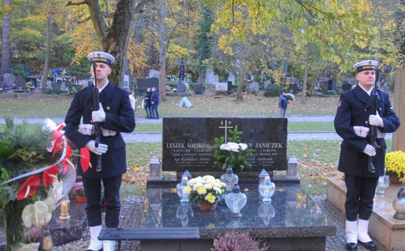 Pamięci tych, którzy odeszli na wieczną wachtę - GospodarkaMorska.pl