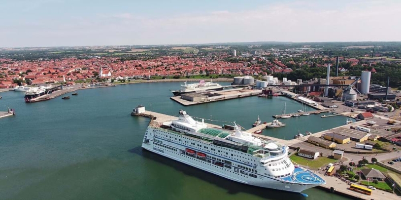Coraz więcej wycieczkowców odwiedza Bornholm - GospodarkaMorska.pl