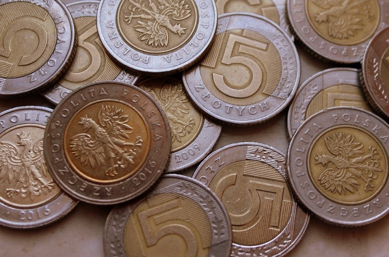 DZIEŃ NA FX/FI: Możliwa niewielka przecena złotego i stabilizacja polskich SPW - GospodarkaMorska.pl
