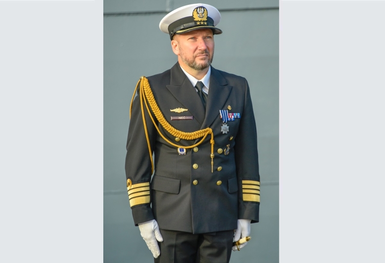 Przekazanie obowiązków dowódcy 8. Flotylli Obrony Wybrzeża - GospodarkaMorska.pl