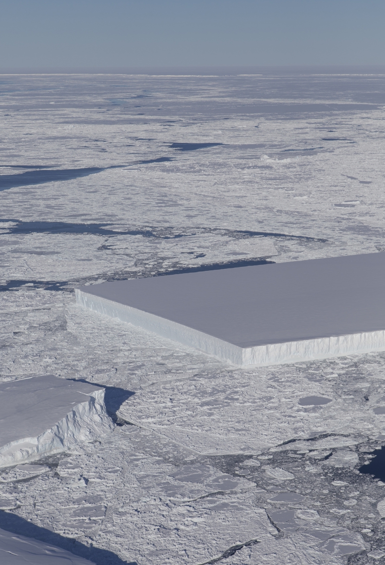 Prostokątna góra lodowa w Antarktyce - naukowcy odkryli, skąd się wzięła (foto, wideo) - GospodarkaMorska.pl