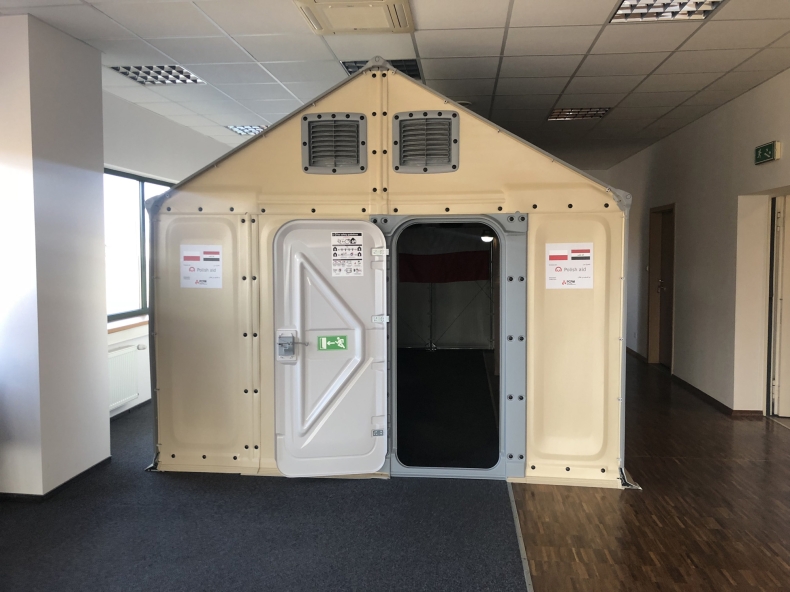 500 domów tymczasowych z magazynu DSV do Iraku (foto) - GospodarkaMorska.pl