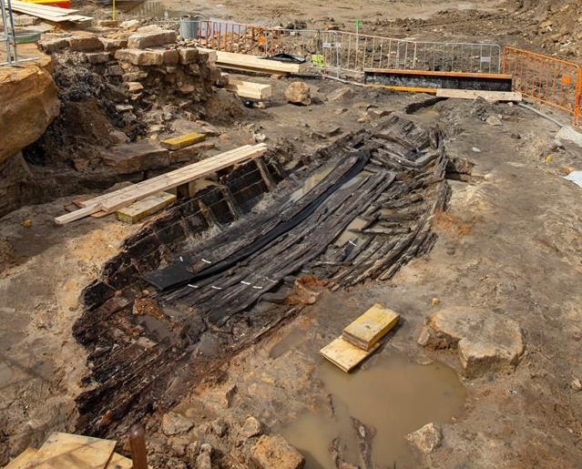 Drewniana łódź znaleziona na budowie nowej linii metra w Sydney. Unikatowe odkrycie - GospodarkaMorska.pl