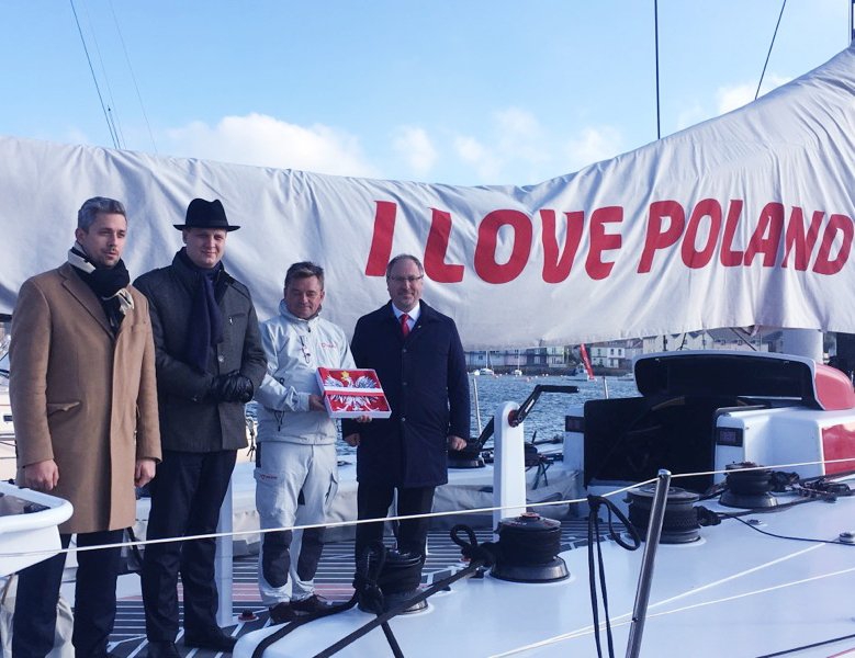 Wielka Brytania: Polska Fundacja Narodowa zaprezentowała jacht „I Love Poland” - GospodarkaMorska.pl