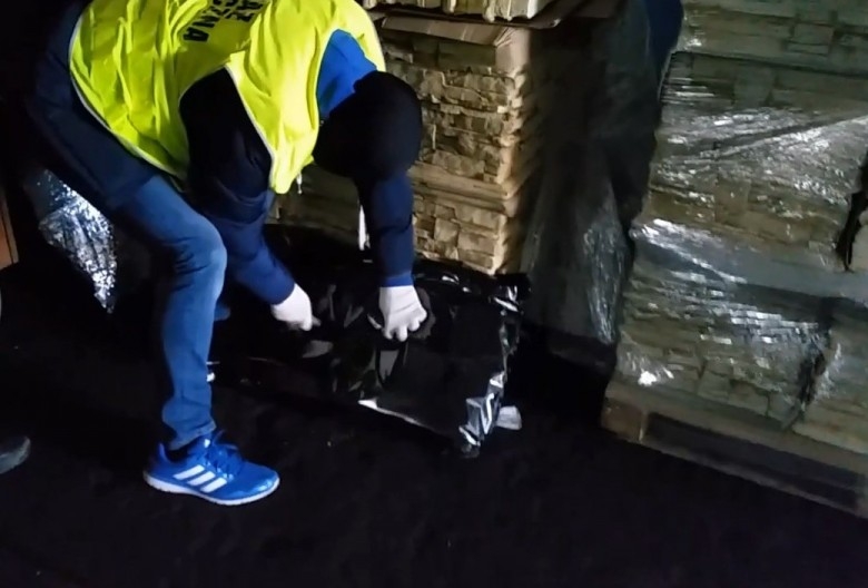 Gdańsk: 53-latek zatrzymany przez funkcjonariuszy Morskiej Straży Granicznej oskarżony o przemyt 80 kg marihuany - GospodarkaMorska.pl