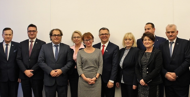 Podpisano list intencyjny w sprawie współpracy przy budowie nowych stopni wodnych (foto) - GospodarkaMorska.pl