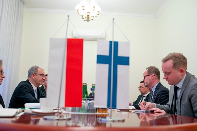MIiR: Ambasador Finlandii rozmawiał z szefem inwestycji i i rozwoju m.in. o budżecie UE i współpracy gospodarczej - GospodarkaMorska.pl