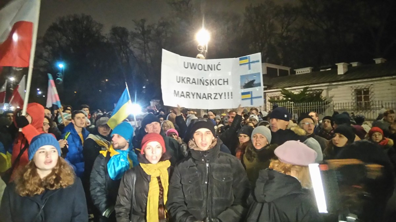 Manifestacje przed przedstawicielstwami rosyjskimi po hasłem „Zatrzymać wojnę” - GospodarkaMorska.pl