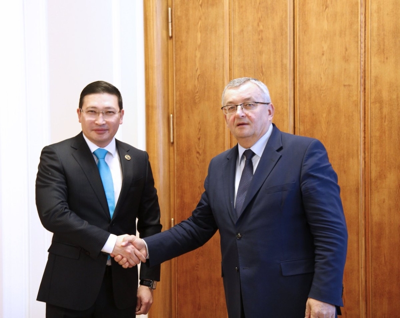 Adamczyk: Kazachstan partnerem strategicznym Polski w Azji Centralnej w zakresie korytarzy transportowych - GospodarkaMorska.pl