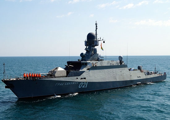 Rosyjski okręt z pociskami Kalibr przybył do bazy w Sewastopolu - GospodarkaMorska.pl