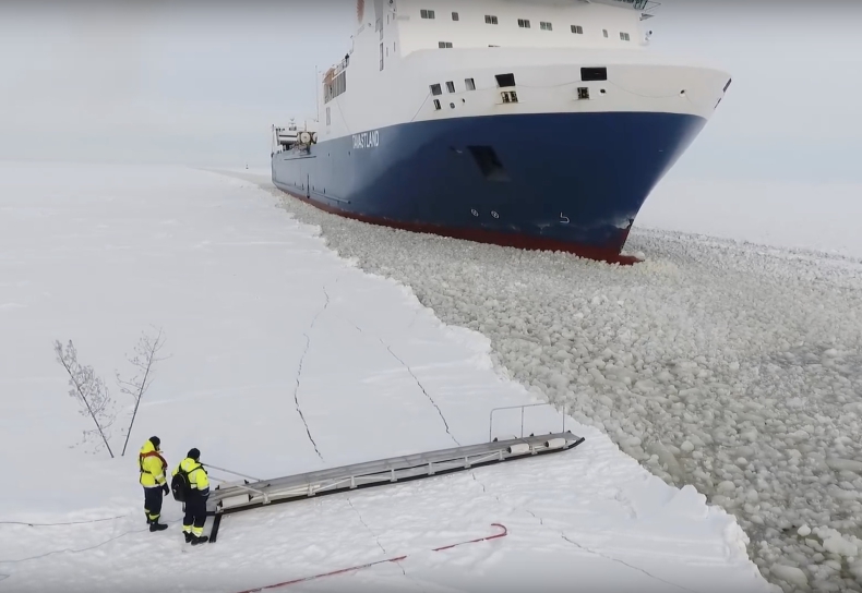 Ten film to hit internetu - kwintesencja pracy na morzu w zimowych warunkach [zobacz wideo] - GospodarkaMorska.pl
