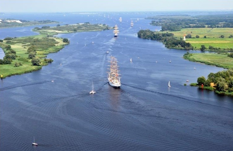 Prace przy modernizacji toru wodnego Świnoujście-Szczecin - GospodarkaMorska.pl