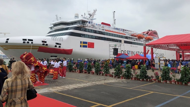 Jeden z najszybszych na świecie promów ochrzczony w Chinach (foto, wideo) - GospodarkaMorska.pl