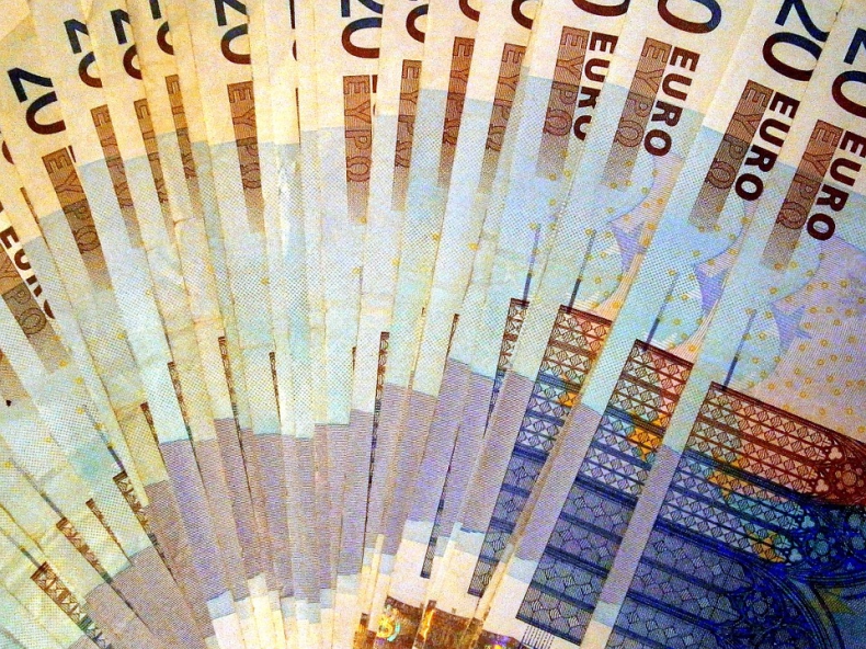 DZIEŃ NA FX/FI: EUR/PLN w trendzie bocznym; rentowności krajowych SPW mogą spaść - GospodarkaMorska.pl