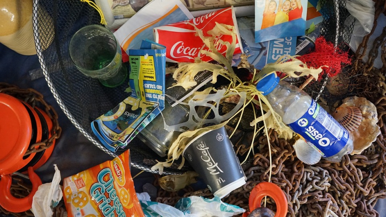 Niepokój konsumentów i problemy krajów w zakresie ograniczenia wykorzystania plastiku na świecie - GospodarkaMorska.pl