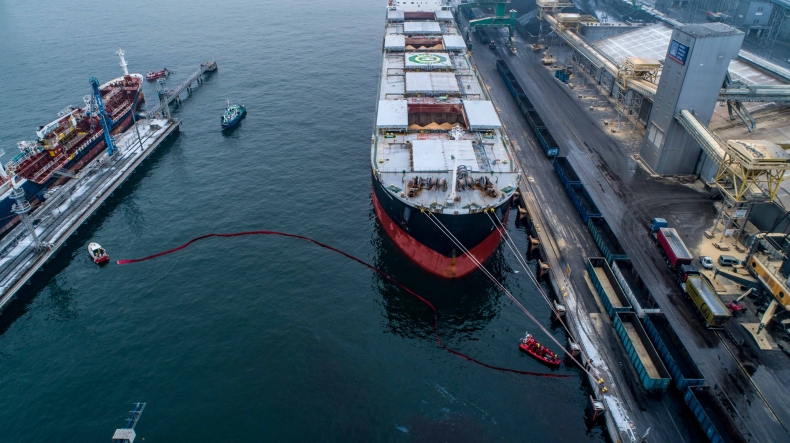 Bezpieczniej w Porcie Gdynia. Portowa Straż Pożarna zakończyła ćwiczenia (foto, wideo) - GospodarkaMorska.pl