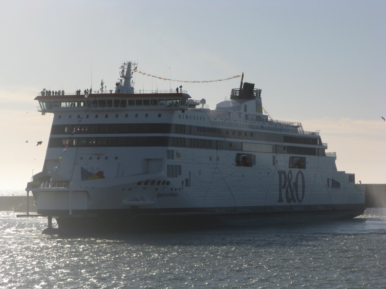 Dwa promy P&O Ferries zmieniają banderę - GospodarkaMorska.pl