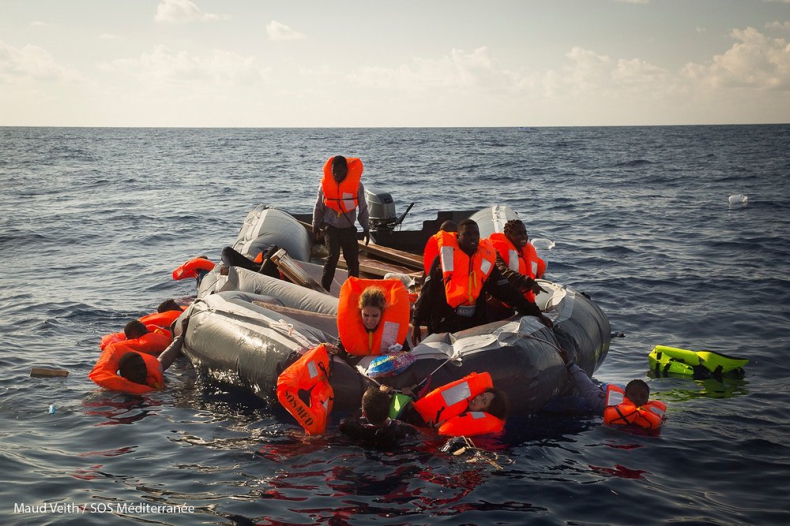 Hiszpania: 12 migrantów zginęło podczas przeprawy przez Morze Alborańskie - GospodarkaMorska.pl