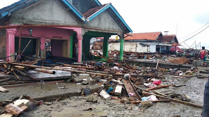 Bilans tsunami w Indonezji: 373 zabitych i niemal 1,5 tys. rannych - GospodarkaMorska.pl