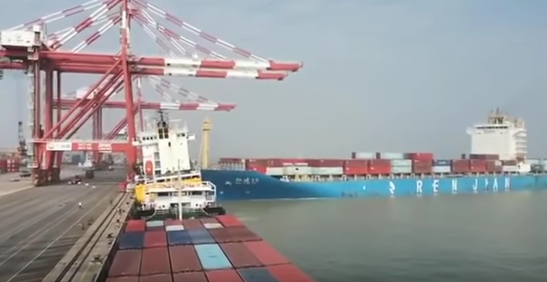 Zderzenie kontenerowców w chińskim terminalu kontenerowym. Posypały się kontenery (wideo) - GospodarkaMorska.pl