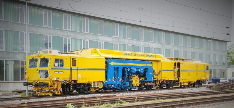 PKP PLK S.A. podpisały umowę na zakup trzech podbijarek - GospodarkaMorska.pl