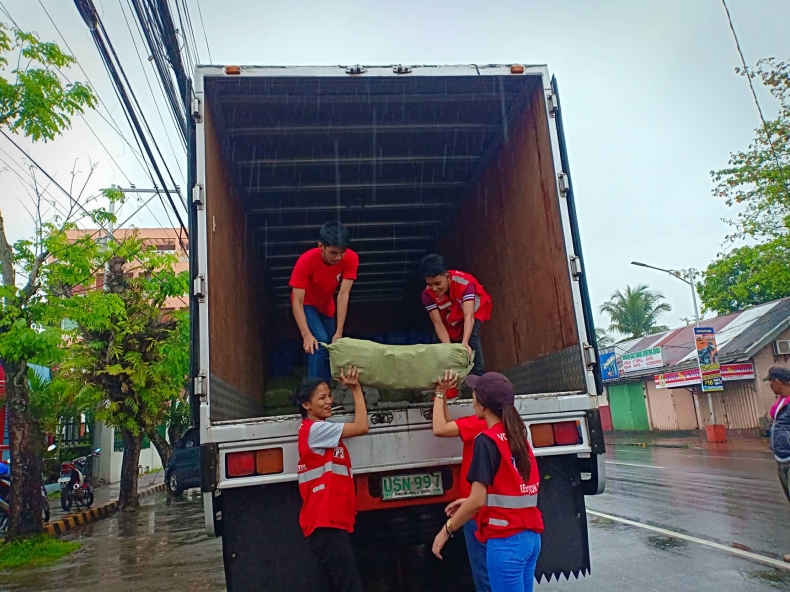 Filipiny: Co najmniej 85 ofiar śmiertelnych, 40 rannych, 20 zaginionych - GospodarkaMorska.pl