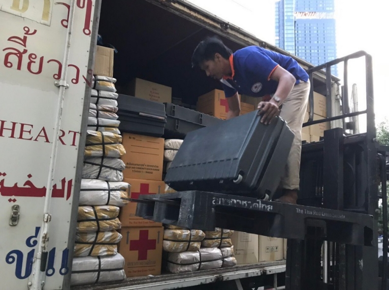 Tajlandia: Nadchodzi burza tropikalna - tysiące turystów uciekają z wysp - GospodarkaMorska.pl