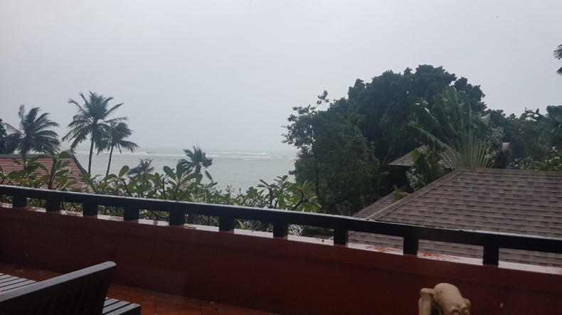 Tajlandia: Setki turystów uwięzione na wyspach z powodu burzy tropikalnej - GospodarkaMorska.pl