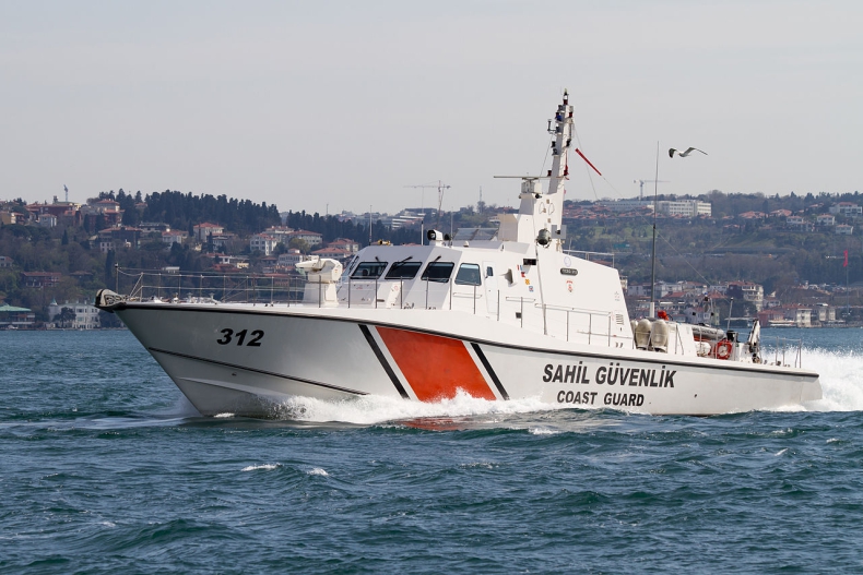 Turecka straż przybrzeżna uratowała 44 uchodźców, próbowali dotrzeć do Grecji - GospodarkaMorska.pl