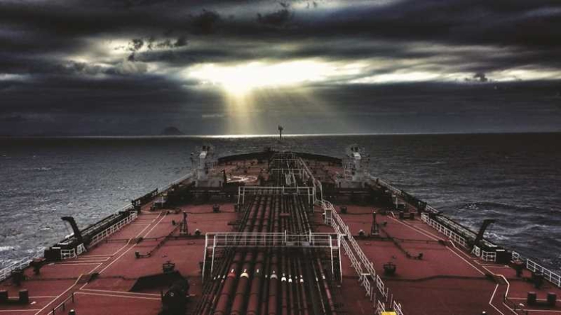 Handel ciężkim paliwem dla statków w Singapurze mniejszy o połowę w 2018 roku - GospodarkaMorska.pl