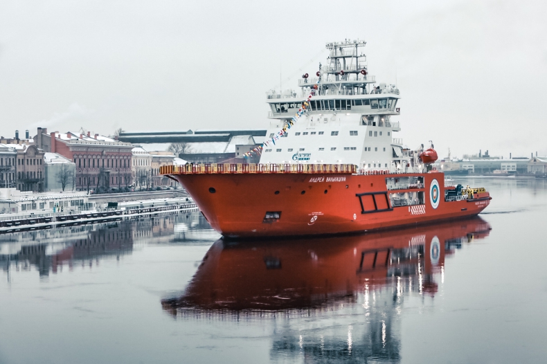 Gazprom Neft wzmacnia flotę drugim lodołamaczem - GospodarkaMorska.pl
