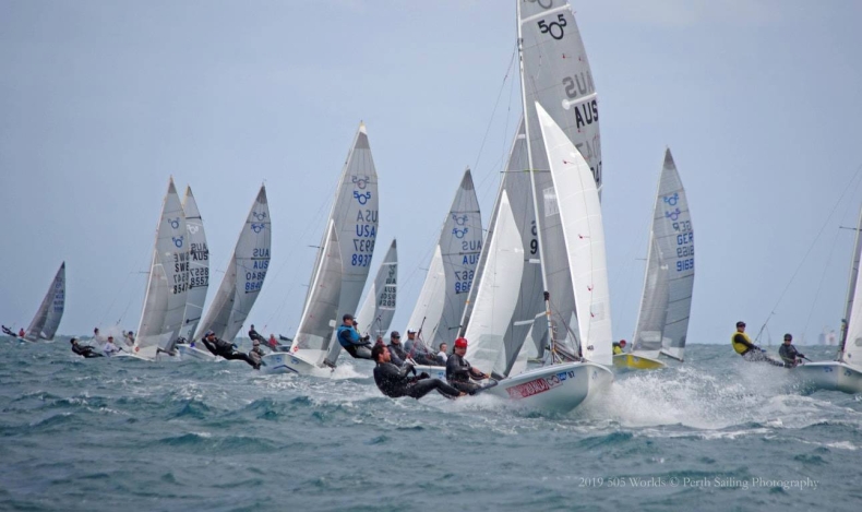 Klasa 505: Dwie Polskie załogi wystartowały na MŚ w Australii - GospodarkaMorska.pl