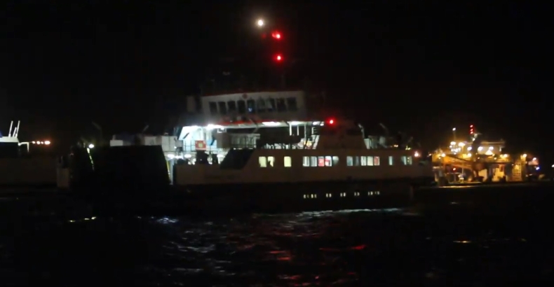 Awaria promu Bielik IV w Świnoujściu. Jednostka utknęła na środku toru wodnego (wideo) - GospodarkaMorska.pl