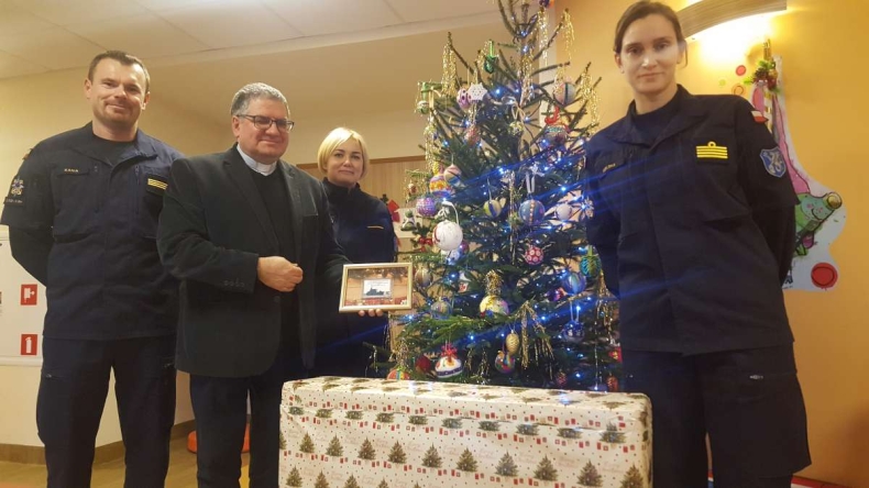 Pomocna dłoń z pokładu SD-13 - GospodarkaMorska.pl