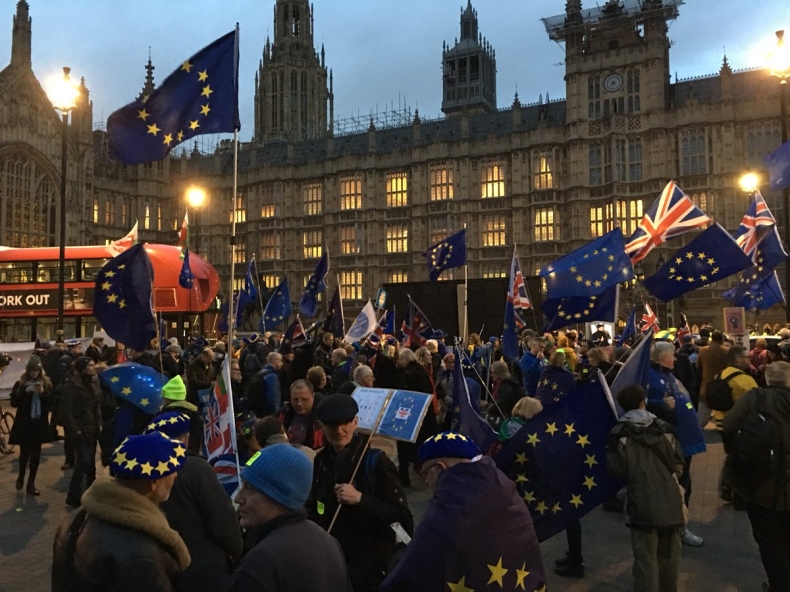 Izba Gmin zagłosowała przeciwko proponowanemu przez rząd projektowi umowy wyjścia Wielkiej Brytanii z Unii Europejskiej - GospodarkaMorska.pl