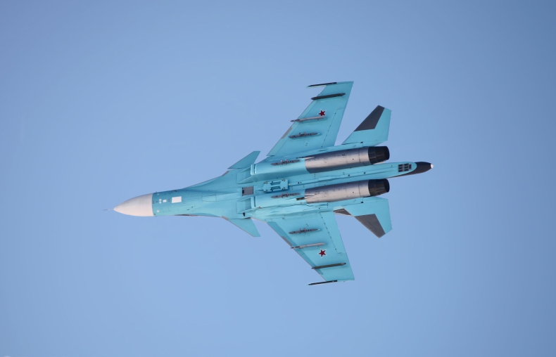 Rosja: Uratowano dwóch pilotów Su-34, które zderzyły się w powietrzu - GospodarkaMorska.pl