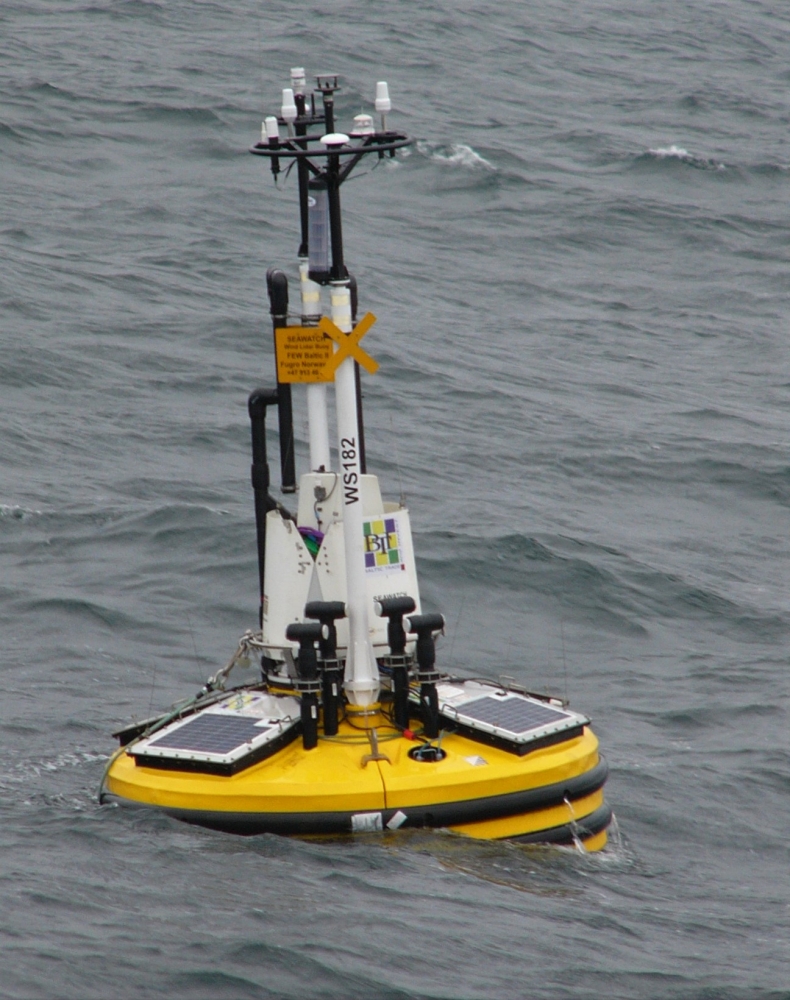 Boja pomiarowa zakotwiczona na obszarze projektowanej morskiej farmy wiatrowej FEW Baltic II - GospodarkaMorska.pl