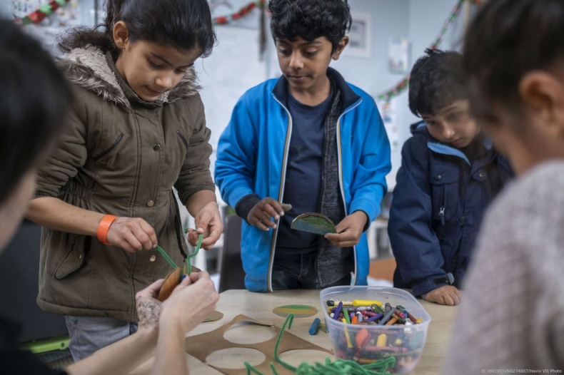 UNICEF: W pierwszej połowie stycznia dotarło do Europy ponad 400 dzieci uchodźców i migrantów - GospodarkaMorska.pl