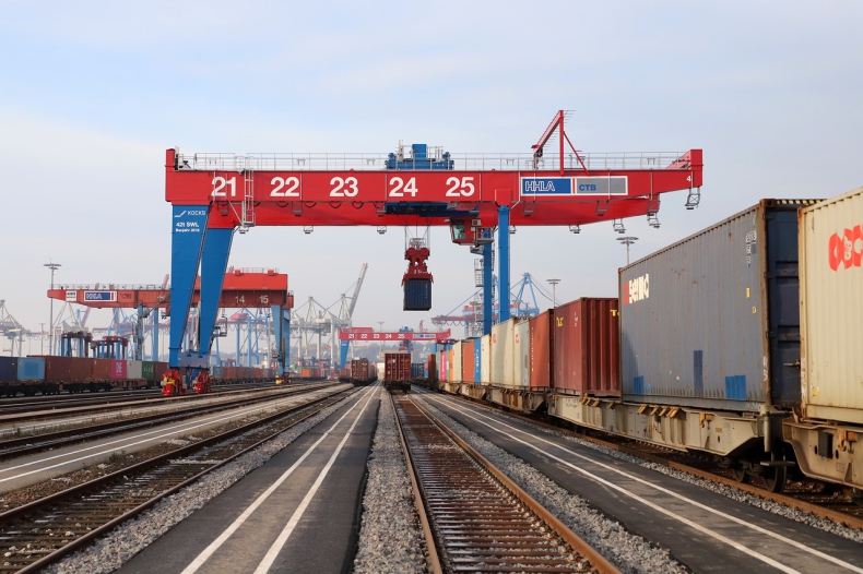 HHLA zwiększa wydajność największego terminalu kontenerowego w porcie w Hamburgu - GospodarkaMorska.pl
