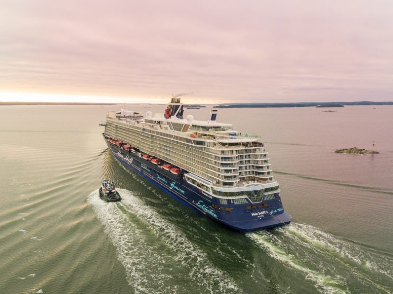 Wycieczkowiec New Mein Schiff 2 dostarczony TUI Cruises w Kilonii (wideo) - GospodarkaMorska.pl