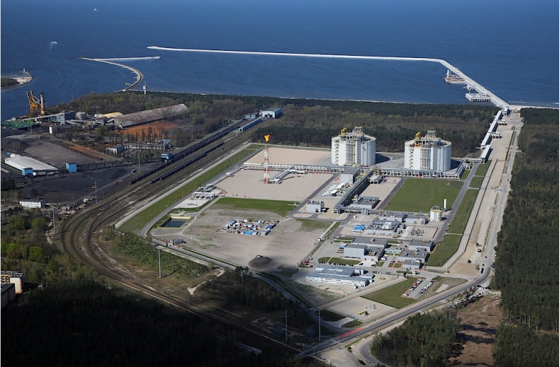 PGNiG: ze Świnoujścia wyjechało już 4000 autocystern ze skroplonym gazem LNG - GospodarkaMorska.pl