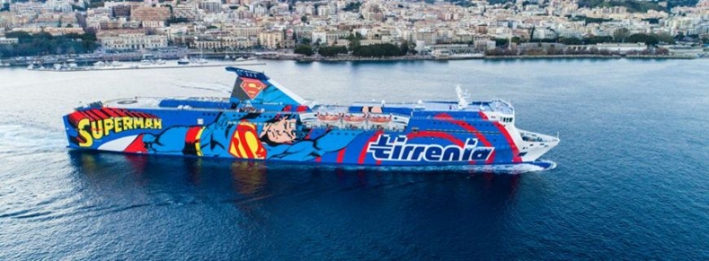 Dramatyczne chwile we włoskim porcie. Doszło do kolizji dwóch promów (wideo) - GospodarkaMorska.pl