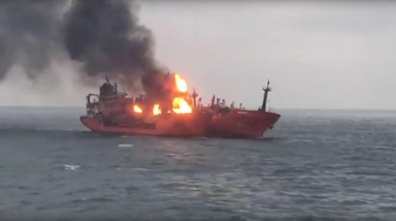 Na Morzu Czarnym od tygodnia płoną dwa gazowce (wideo) - GospodarkaMorska.pl