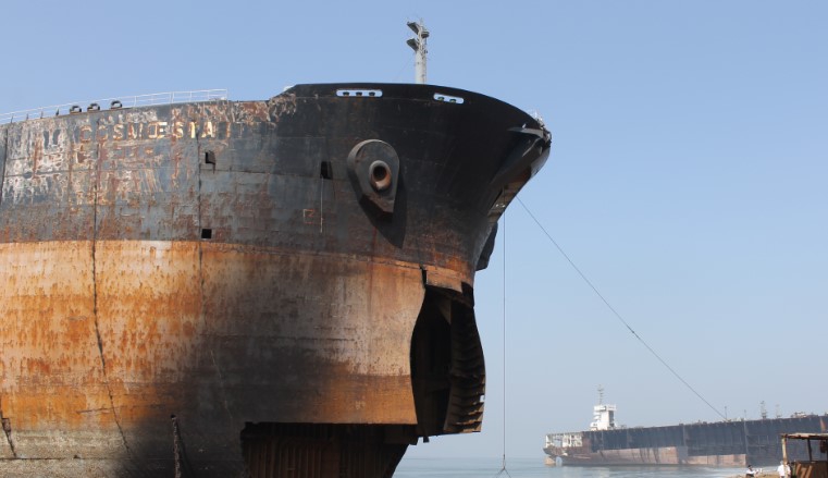 90 procent zezłomowanych statków w zeszłym roku trafiło na azjatyckie plaże - GospodarkaMorska.pl