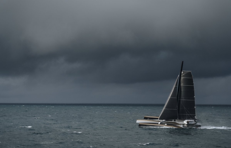 Jules Verne Trophy - Guichard przerwał rejs dookoła świata - GospodarkaMorska.pl