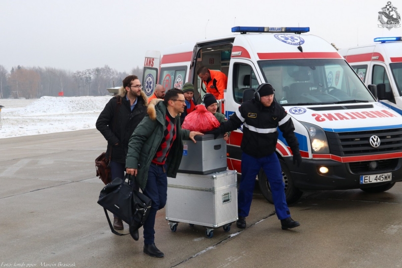Lotnicy morscy po raz drugi w tym roku z sercem do przeszczepu na pokładzie (foto) - GospodarkaMorska.pl