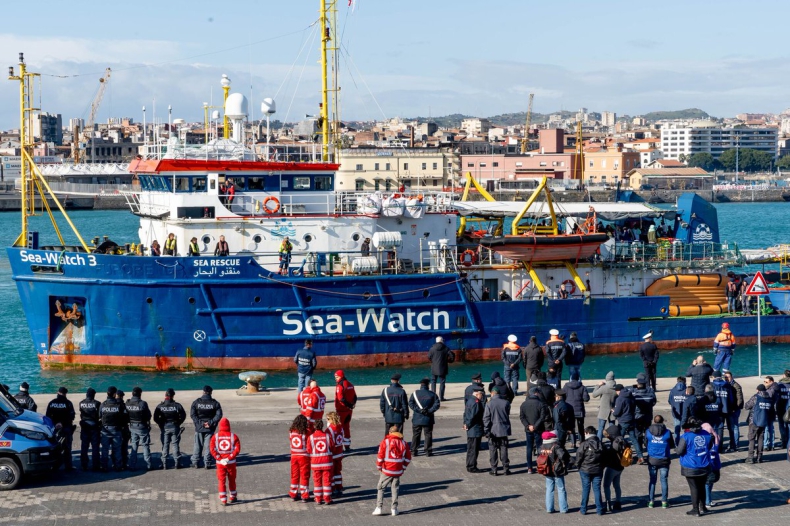 Francja: Z Malty przybyło 42 migrantów ze statku Sea Watch - GospodarkaMorska.pl