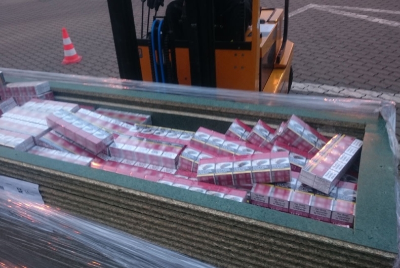 KAS: Udaremniony przemyt prawie 2 mln sztuk papierosów do Szwecji (foto) - GospodarkaMorska.pl