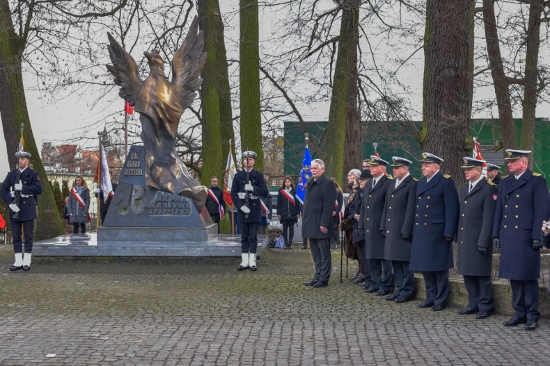 Marynarze uczcili pamięć żołnierzy Armii Krajowej - GospodarkaMorska.pl